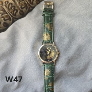 Gold Leaf Oval Fashion Watch – Green Faux Croc Strap!